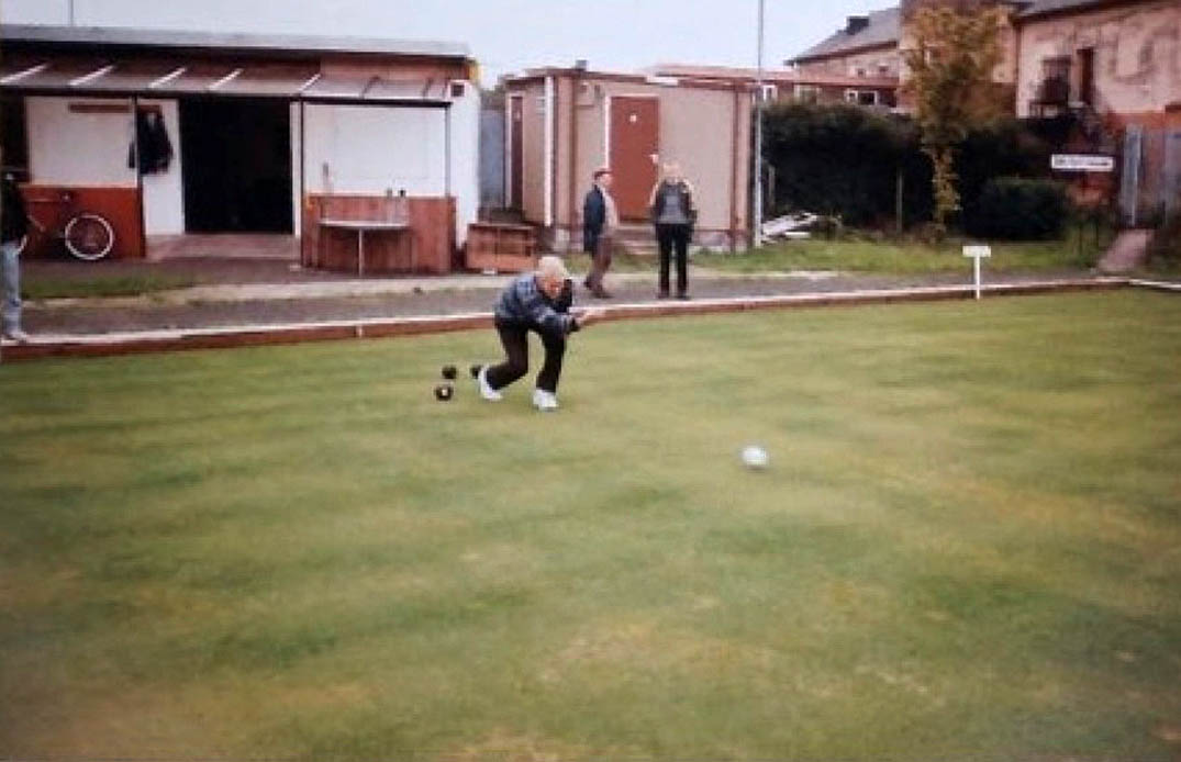 Billy Cutts bowling on Bold Miners bowling green